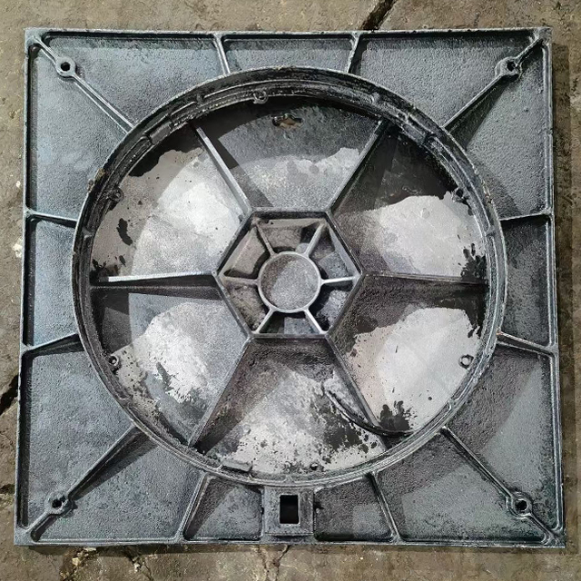 铸铁井盖